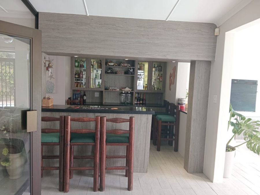 6 Bedroom Property for Sale in Gonubie Eastern Cape